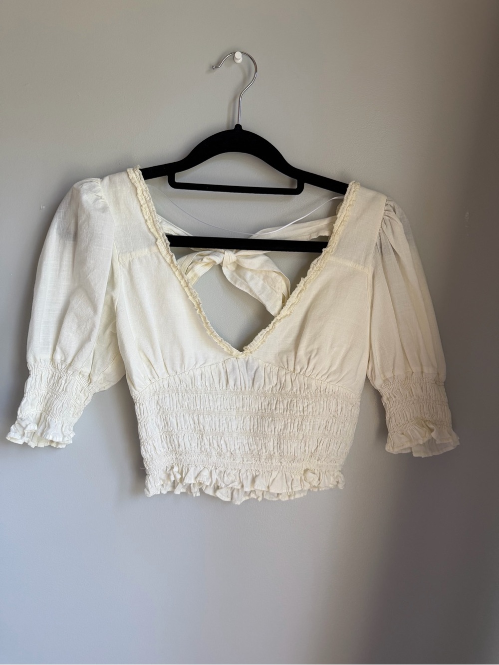 Women's Cream crop top - size small